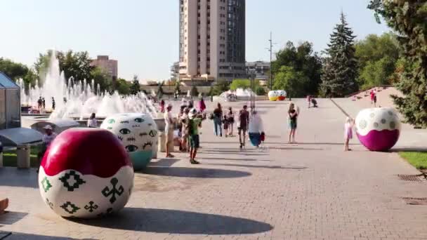 Almaty City Timelapse Julho 2023 Cazaquistão Almaty Dostyk Avenue Hotel — Vídeo de Stock