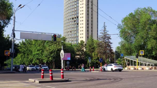 Almaty City Července2023 Kazachstán Almaty Dostyk Avenue Hotel Kazachtan Městě — Stock video