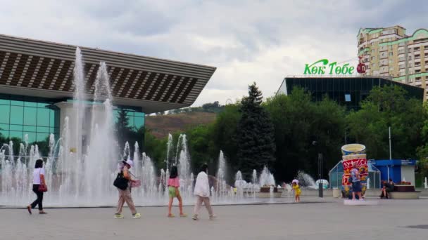 Almaty City Video Agosto 2023 Kazajstán Almaty Avenida Dostyk Palacio — Vídeos de Stock