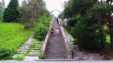 Almaty City Zaman Çizelgesi 13 Ağustos 2023. Medeo Shymbulak Dağı Tatil Köyü. Sağlık merdiveni