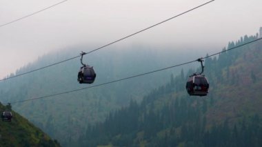 Almaty Şehir Videosu. 13 Ağustos 2023. Medeo Shymbulak Dağı Tatil Köyü. 