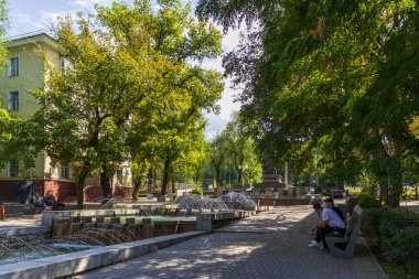 Almaty City, Kazakistan 23 Ağustos 2023. Abay Bulvarı, Tulebeyev Caddesi. SSCB Mukan Tulebayev ve 