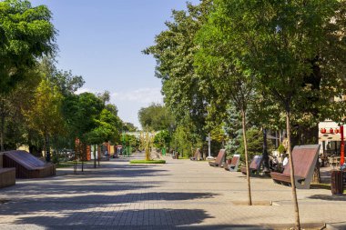 Almaty City, Kazakistan 23 Ağustos 2023. Almaty 'deki Arbat Bulvarı, Zhibek Zholy Caddesi. Panfilov Yürüyen Sokak