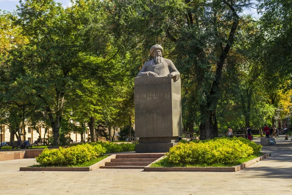 2023年8月23日 哈萨克斯坦阿拉木图 Kabanbay Batyr街 扎姆扎巴耶夫纪念碑 — 图库照片