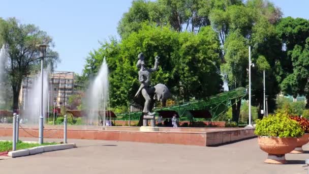 Almaty City Timelapse Kazajstán Septiembre 2023 Avenida Abay Fuente Frente — Vídeo de stock