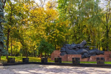 Almaty Şehri. Almaty Kazakistan 8 Ekim 2023. Panfilov 'un Central Park' ı. Alto rahatlatıcı 