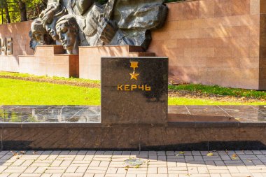 Almaty Şehri. Almaty Kazakistan 8 Ekim 2023. Panfilov 'un Central Park' ı. Parktaki anıt 