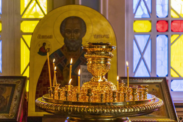 Алматы Сити. Алматы, Казахстан 15 октября 2023 года. Парк из 28 гвардейцев Панфилова. Вознесенский собор. Русский православный собор