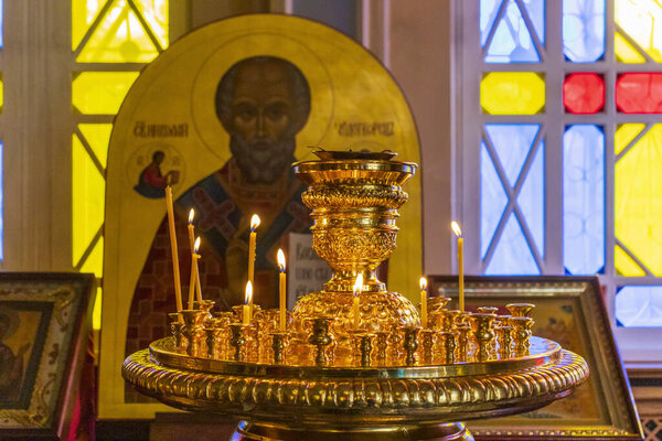 Алматы Сити. Алматы, Казахстан 15 октября 2023 года. Парк из 28 гвардейцев Панфилова. Вознесенский собор. Русский православный собор