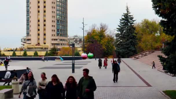 Almaty City Zaman Çizelgesi Ekim 2023 Kazakistan Almaty Dostyk Caddesi — Stok video