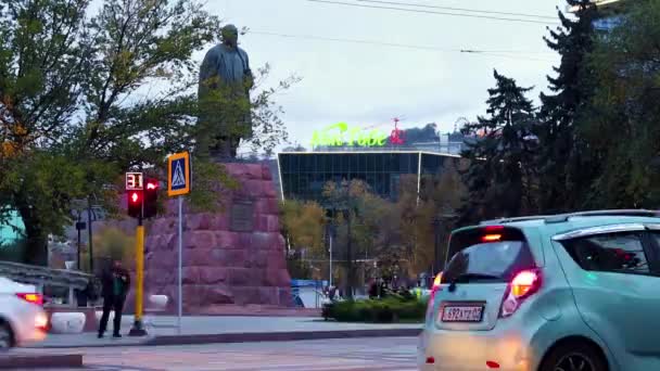Almaty City Timelapse Října2023 Kazachstán Almaty Dostyk Avenue Památník Slavného — Stock video