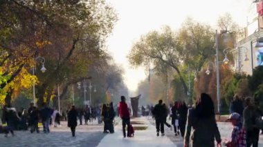Almaty City Zaman Çizelgesi 5 Kasım 2023. Almaty 'deki Arbat Bulvarı, Zhibek Zholy Caddesi. Panfilov Yürüyen Sokak