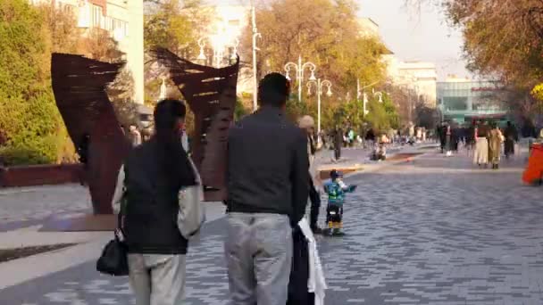 Almaty City Zaman Çizelgesi Kasım 2023 Almaty Deki Arbat Bulvarı — Stok video