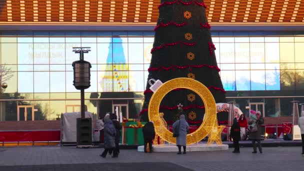 2023年12月22日阿拉木图市视频 哈萨克斯坦 阿拉木图 Dostyk大道 中央广场 — 图库视频影像