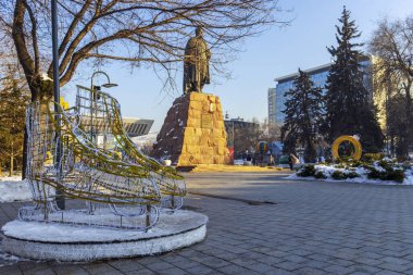 Almaty City 22 Aralık 2023. Kazakistan, Almaty. Ünlü Kazak şair ve yazar Abay Kunanbayevat 'ın anıtı..