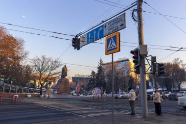 Almaty City 22 Aralık 2023. Kazakistan, Almaty, Dostyk Caddesi