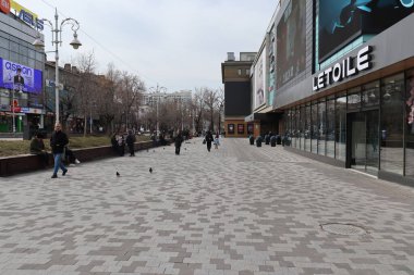 Almaty City 12 Mart 2023. Kazakistan, Almaty, Arbat, Zhibek Zholy Caddesi, Arbat yürüyüş sokağı, Almaty Kazakistan