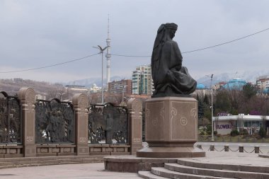 Kazakistan 'daki Almaty City' nin merkez meydanı. 27 Mart 2024