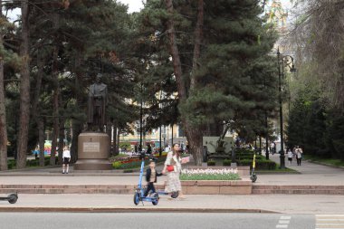 Almaty Şehri Kazakistan. 23 Nisan 2024. Gogol Caddesi.