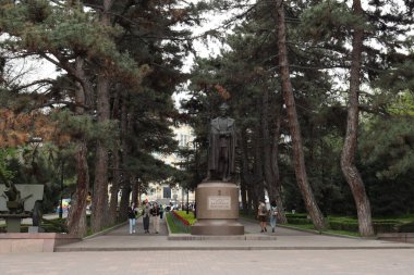 Almaty Şehri Kazakistan. 23 Nisan 2024. Gogol Caddesi. 28 Panfilov Muhafız Parkı. Yükseliş Katedrali. Rus Ortodoks Katedrali