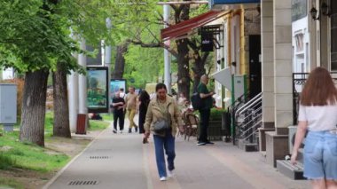 Almaty City Video, Kazakistan. 23 Nisan 2024. Gogol Caddesi.