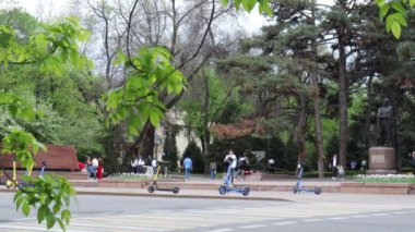 Almaty City Video, Kazakistan. 23 Nisan 2024. Gogol Caddesi.
