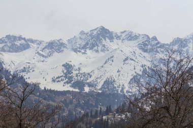 Almaty City Kazakistan 9 Nisan 2025. Medeo Shymbulak Dağı Tatil Köyü. 