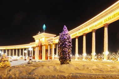 Almaty City Kazakistan 8 Ocak 2025. Al Farabi Caddesi, Almaty 'deki Birinci Başkan Parkı.
