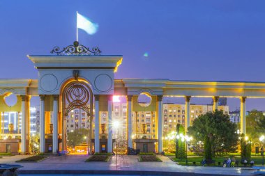 Almaty City Kazakistan 29 Nisan 2025. Al Farabi Caddesi, Almaty 'deki Birinci Başkan Parkı.