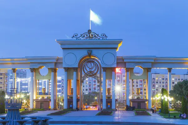 Almaty City Kazakistan 29 Nisan 2025. Al Farabi Bulvarı