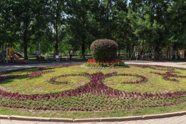 Almaty City Kazakistan 9 Haziran 2024. Al Farabi Caddesi, Almaty 'deki Birinci Başkan Parkı.