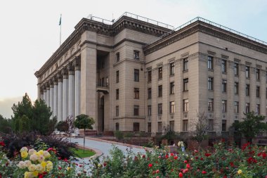 Almaty City Kazakistan 5 Eylül 2024. Almaty 'deki Arbat Bulvarı, Zhibek Zholy Pedestrian Caddesi. Panfilov Yürüyen Sokak