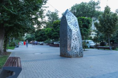 Almaty City Kazakistan 5 Eylül 2024. Almaty 'deki Arbat Bulvarı, Zhibek Zholy Pedestrian Caddesi. Panfilov Yürüyen Sokak