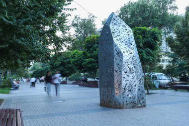 Almaty City Kazakistan 5 Eylül 2024. Almaty 'deki Arbat Bulvarı, Zhibek Zholy Pedestrian Caddesi. Panfilov Yürüyen Sokak
