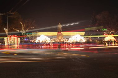 Almaty City Kazakistan 28 Aralık 2024. Şehrin ana meydanında yeni yıl kutlaması.
