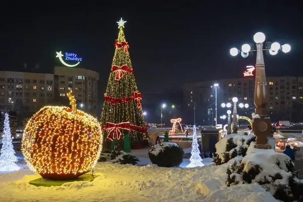 Almaty City Kazakistan 24 Aralık 2024. Yeni yıl kutlaması. First President's Park