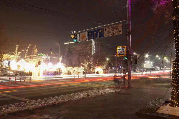 Almaty City Kazakistan 28 Aralık 2024. Şehrin ana meydanında yeni yıl kutlaması.