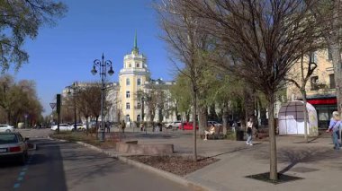 Almaty City Kazakistan 6 Nisan 2025. Baiseitova Caddesi. Denis 10 'un Anıtı