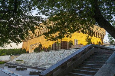 Almaty City Kazakistan 17 Mayıs 2025. Cumhuriyet Meydanı, Almaty 'deki Donanım Stüdyosu Kompleksi (ASK-2)