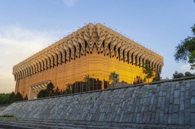 Almaty City Kazakistan 17 Mayıs 2025. Cumhuriyet Meydanı, Almaty 'deki Donanım Stüdyosu Kompleksi (ASK-2)