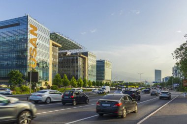 Almaty City Kazakistan 17 Mayıs 2025. Al Farabi Bulvarı