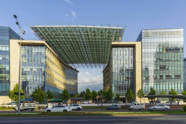 Almaty City Kazakistan 17 Mayıs 2025. Al Farabi Bulvarı
