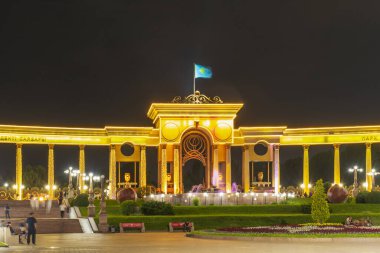 Almaty City Kazakistan 25 Mayıs 2025. Al Farabi Caddesi, Almaty 'deki Birinci Başkan Parkı.