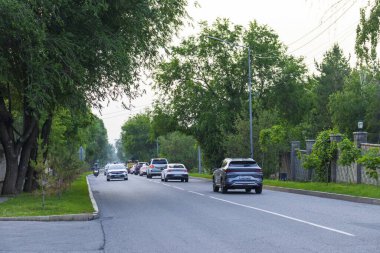 Almaty City Kazakistan 25 Mayıs 2025. Almaty 'deki Sadykov Caddesi.
