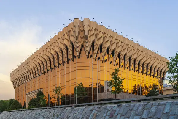 Almaty City Kazakistan 17 Mayıs 2025. Cumhuriyet Meydanı, Almaty 'deki Donanım Stüdyosu Kompleksi (ASK-2)