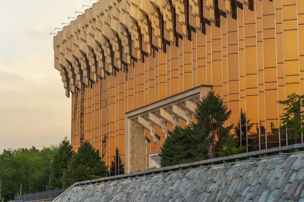 Almaty City Kazakistan 17 Mayıs 2025. Cumhuriyet Meydanı, Almaty 'deki Donanım Stüdyosu Kompleksi (ASK-2)