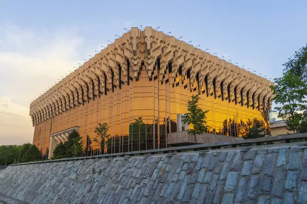 Almaty City Kazakistan 17 Mayıs 2025. Cumhuriyet Meydanı, Almaty 'deki Donanım Stüdyosu Kompleksi (ASK-2)