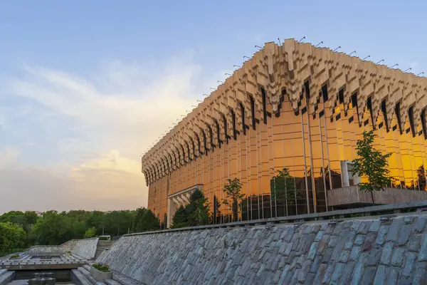 Almaty City Kazakistan 17 Mayıs 2025. Cumhuriyet Meydanı, Almaty 'deki Donanım Stüdyosu Kompleksi (ASK-2)