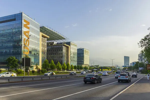 Almaty City Kazakistan 17 Mayıs 2025. Al Farabi Bulvarı
