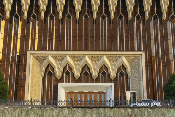 Almaty City Kazakistan 17 Mayıs 2025. Cumhuriyet Meydanı, Almaty 'deki Donanım Stüdyosu Kompleksi (ASK-2)